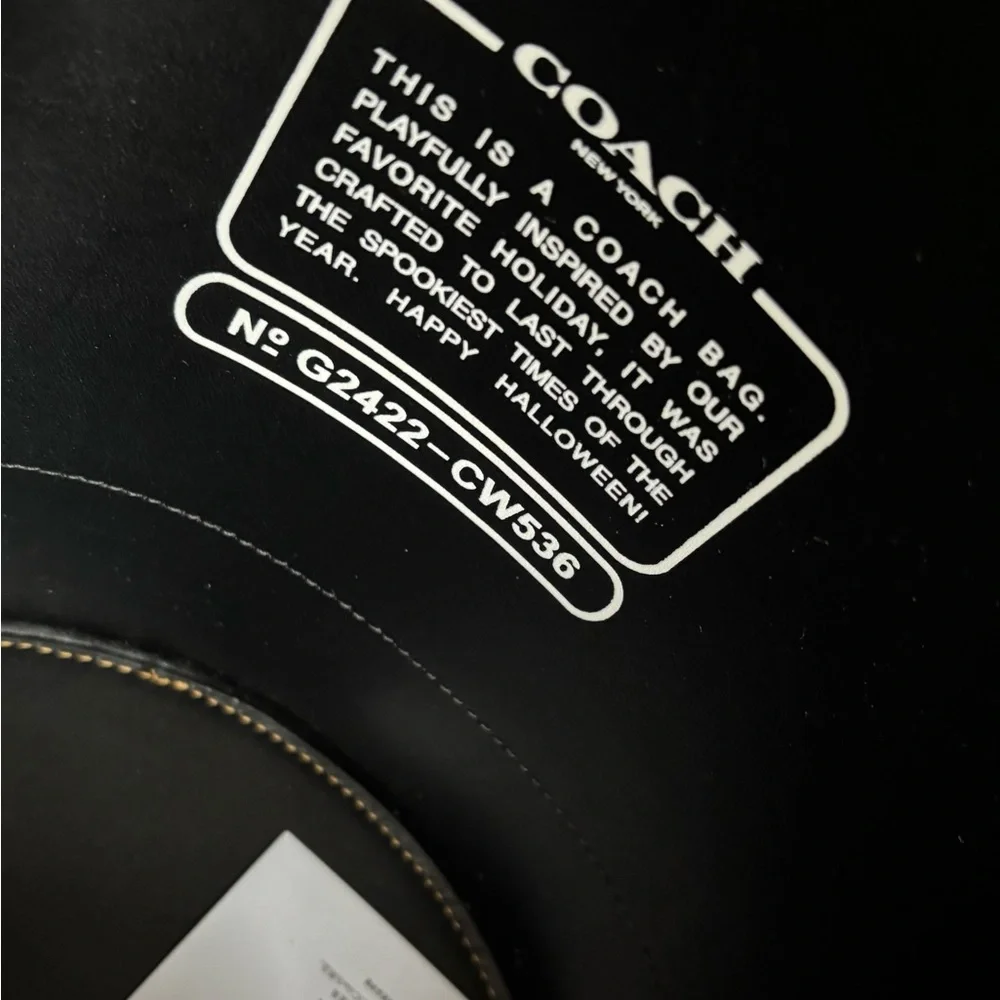 Authentic Coach Signature/Smooth leather w Celestial Cat Design bucket shoulder - Picture 13 of 15